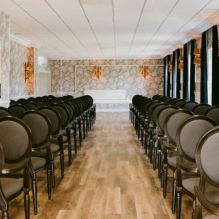 Marine Troon Exterior foto The Long Room