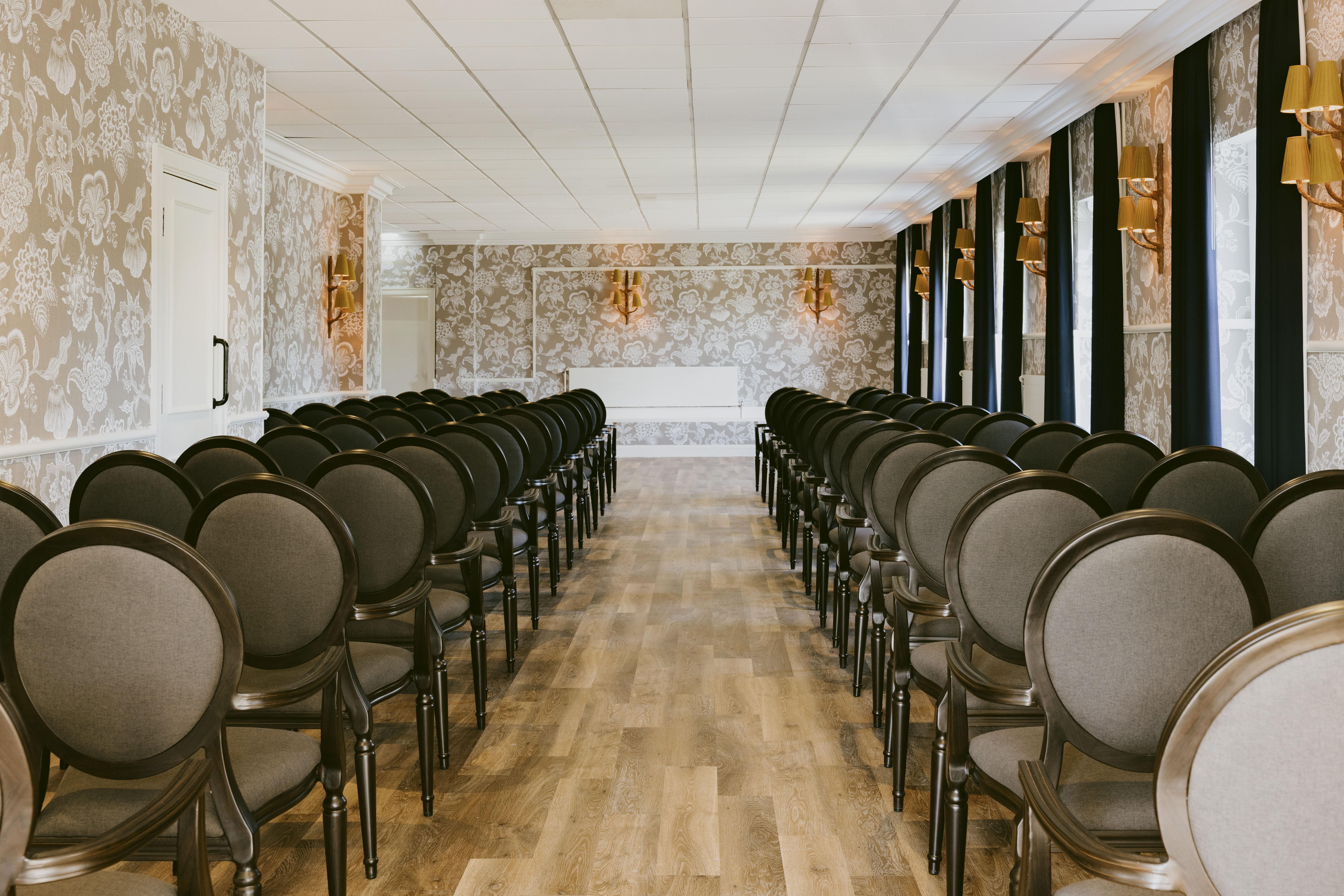 Marine Troon Exterior foto The Long Room