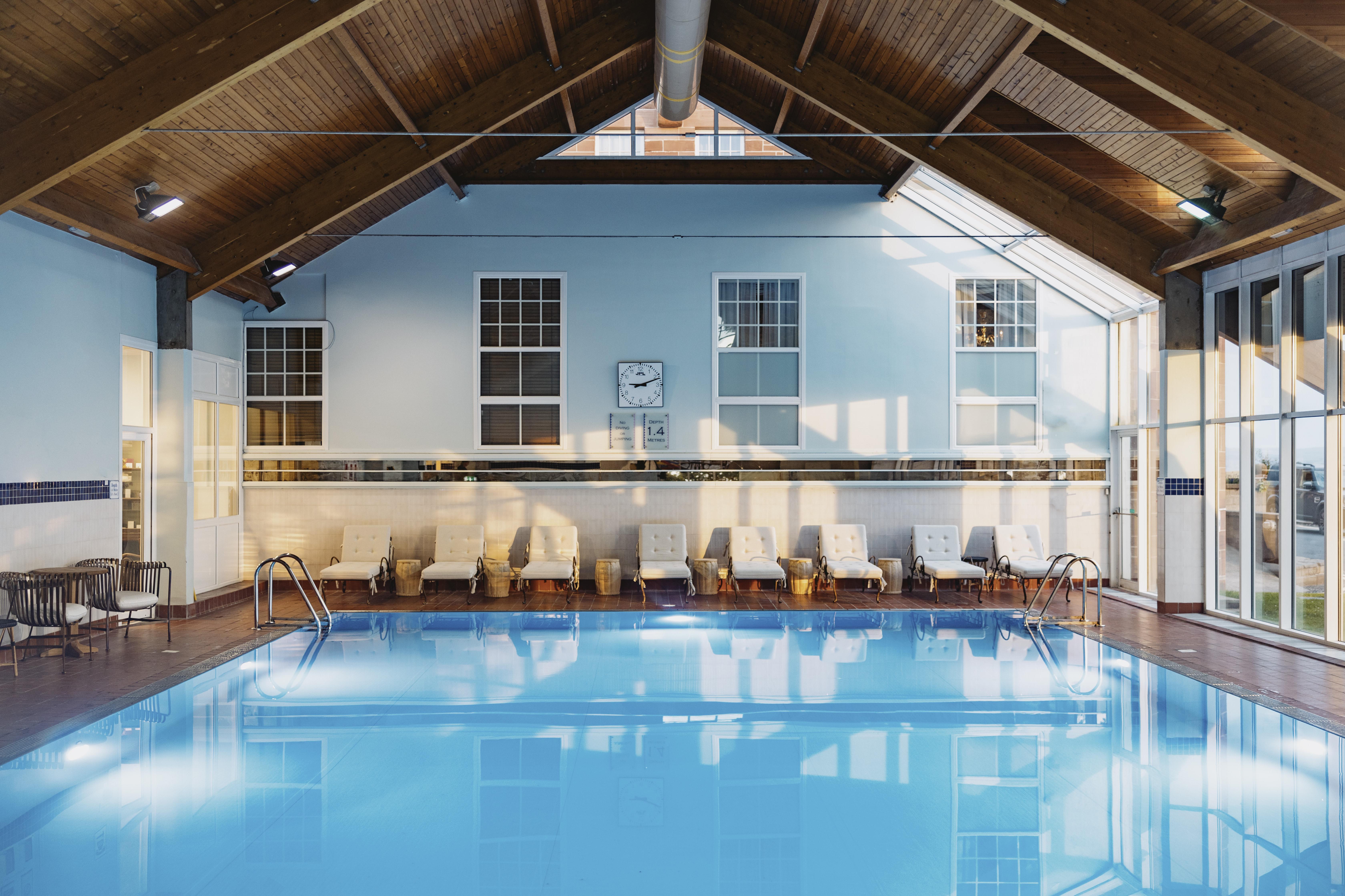Marine Troon Exterior foto The swimming pool at the hotel