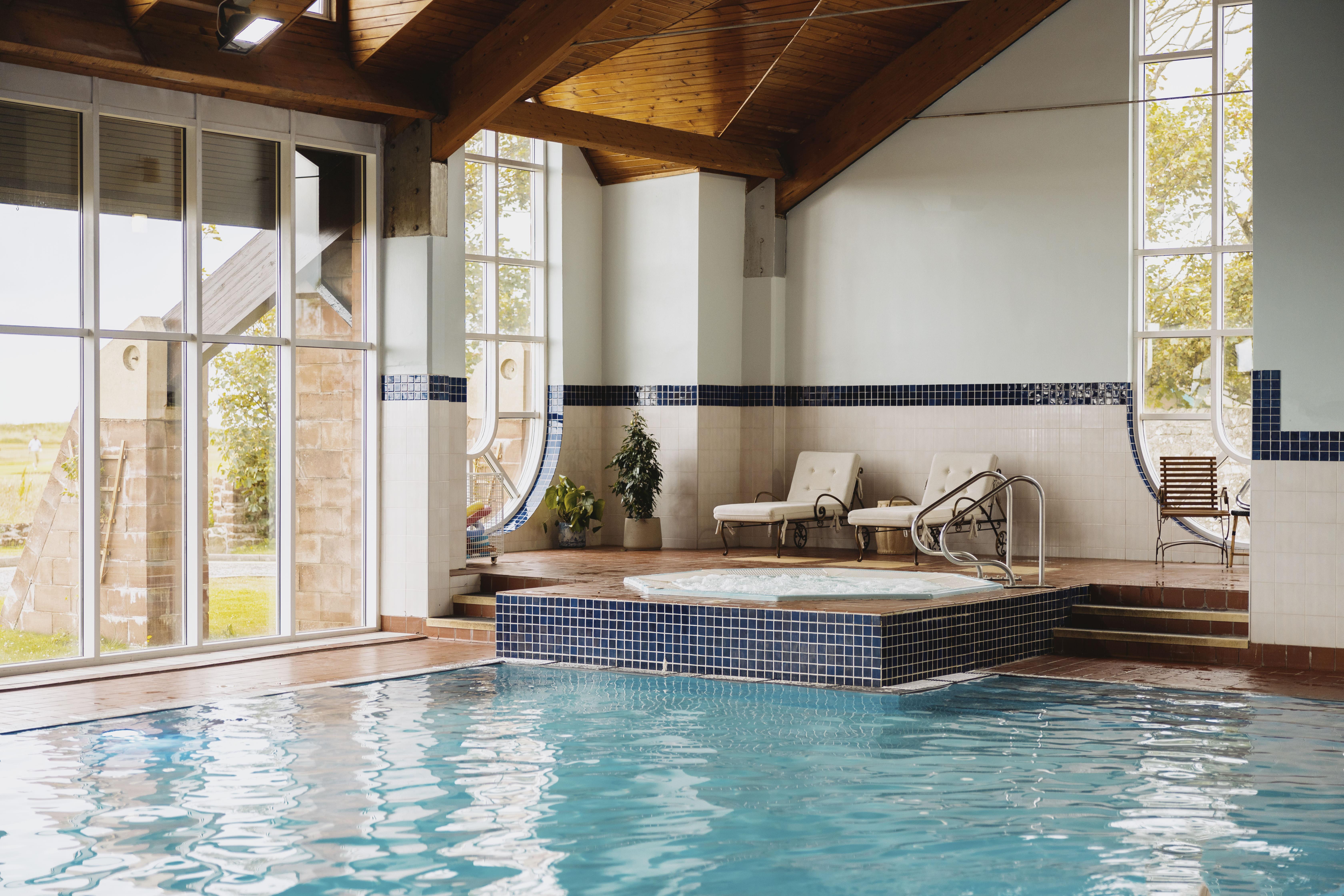 Marine Troon Exterior foto The swimming pool at the hotel