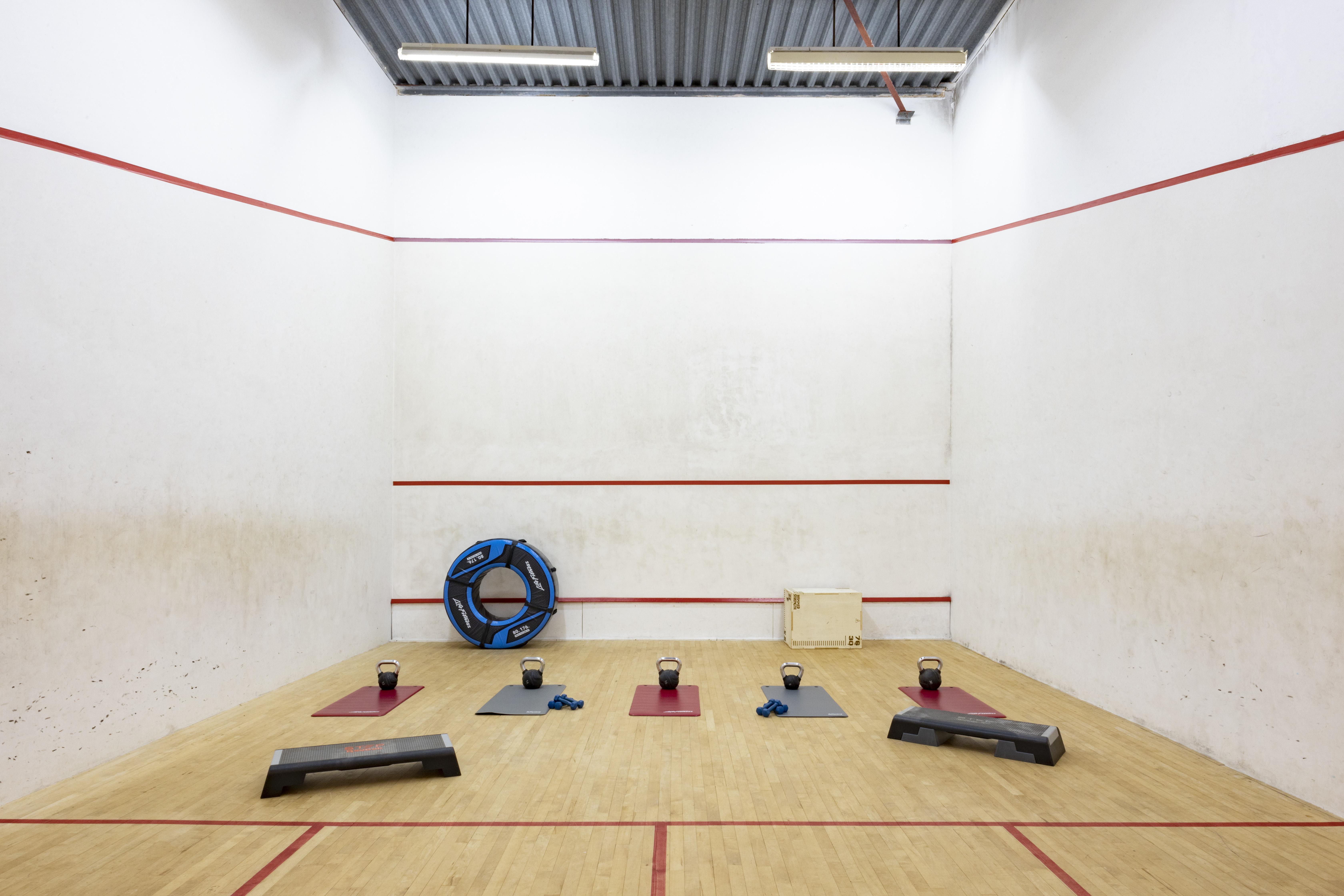 Marine Troon Exterior foto Squash court at the University of Nottingham