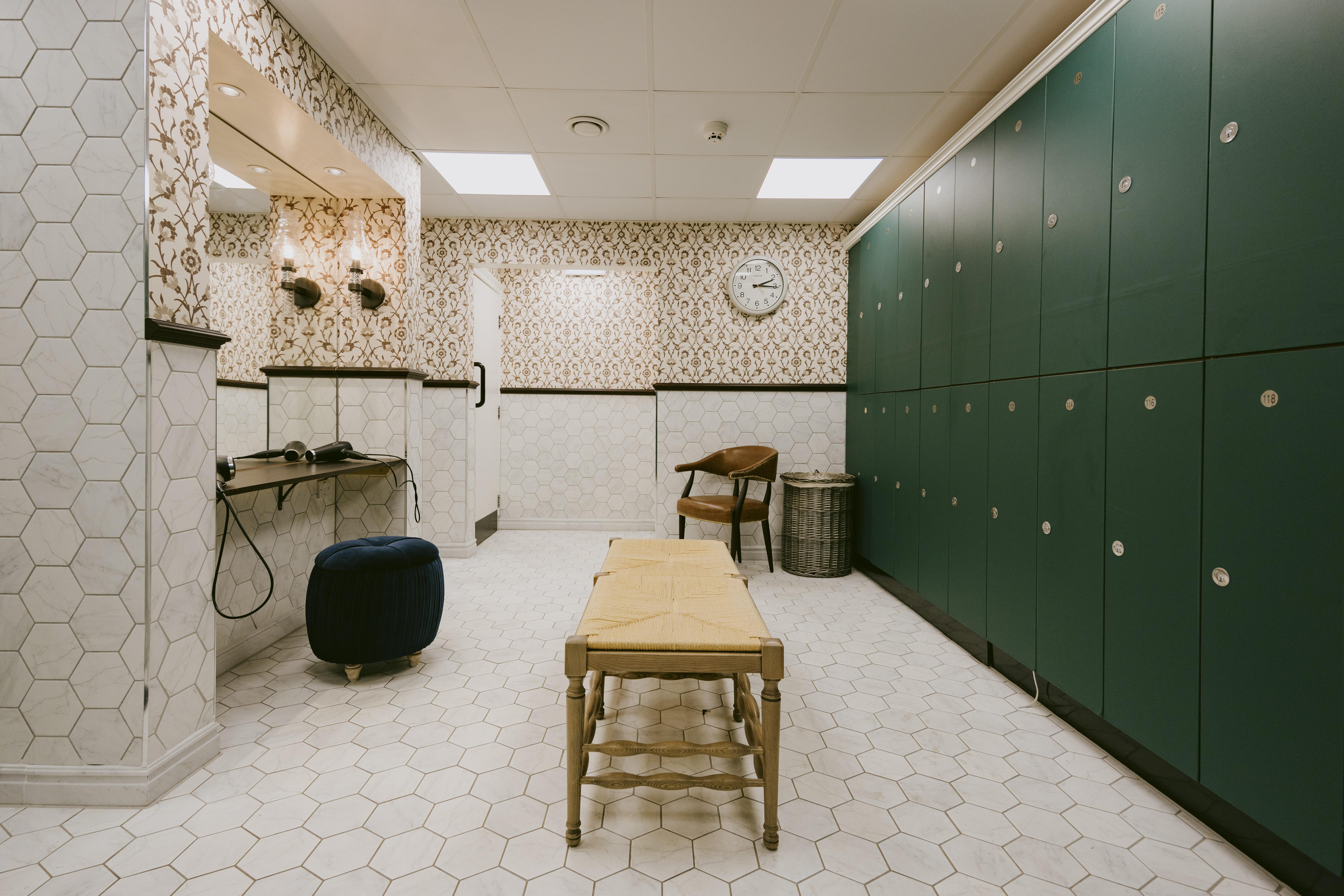 Marine Troon Exterior foto The locker room at the London House