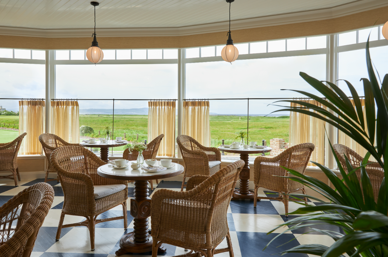 Marine Troon Exterior foto The restaurant at the Ocean House